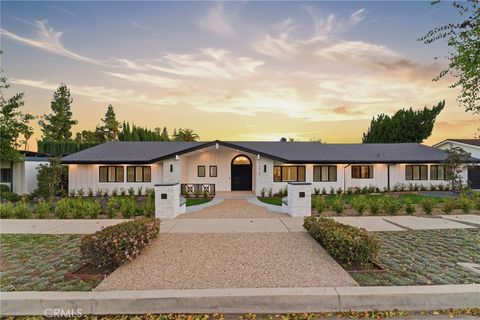 Photo of 19510 Merridy St, Northridge, CA 91324 (MLS # SR26044545)