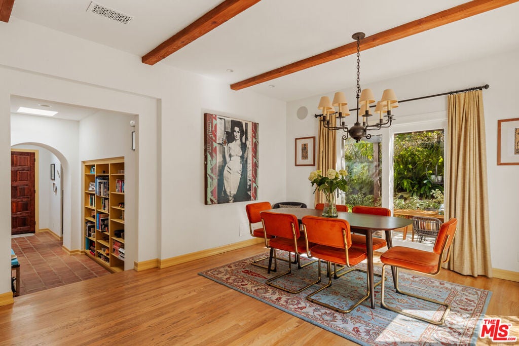 8935 Hollywood Hills Road
