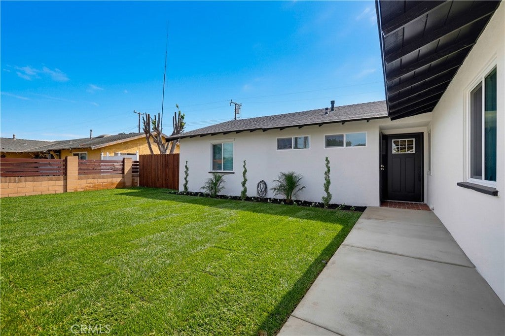 2924 W Mcfadden