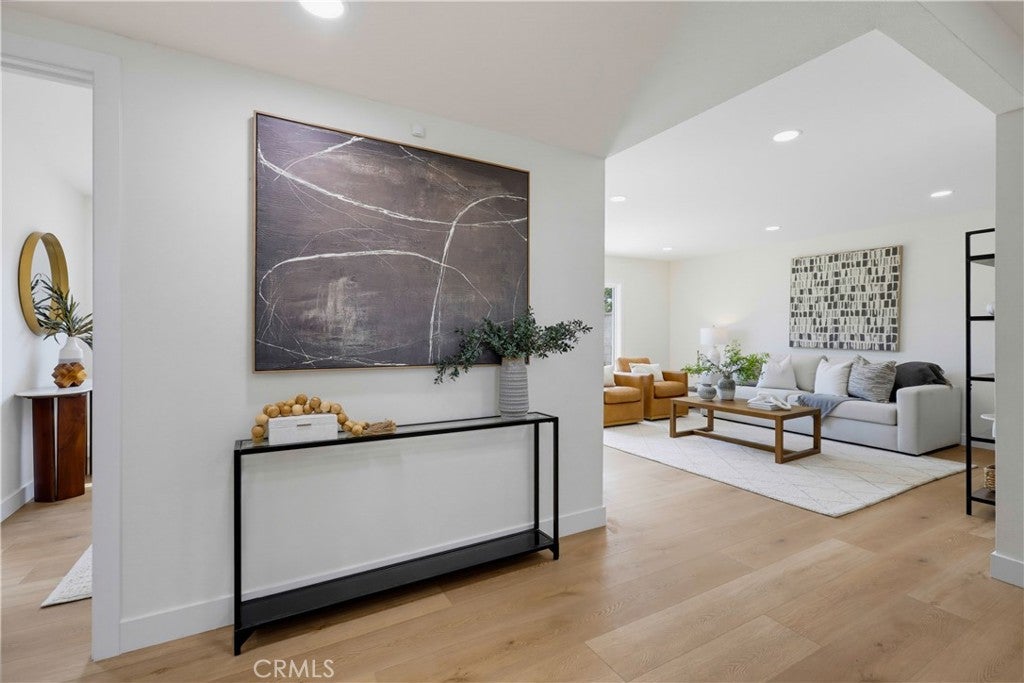 2924 W Mcfadden