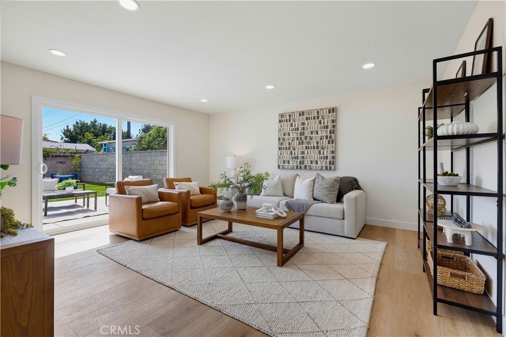 2924 W Mcfadden