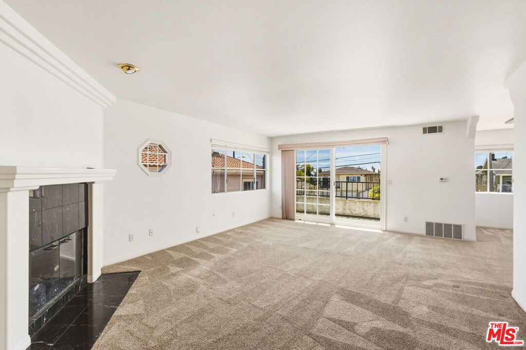 1252 W 22nd Street 1