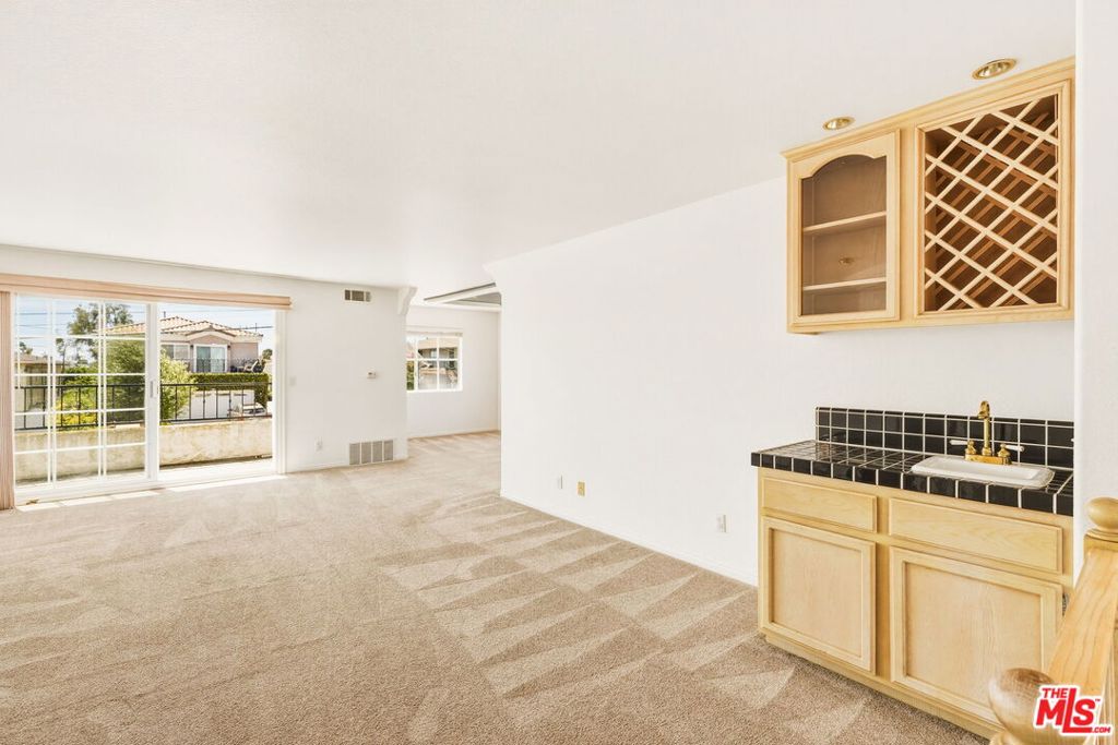 1252 W 22nd Street 1