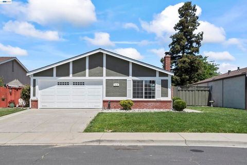 Photo of 4118 Bristlecone Way WAY, Livermore, CA 94551 (MLS # 41134302)