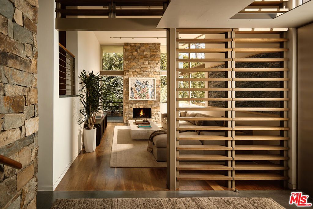 Photo of 717 Greentree Road, Pacific Palisades, CA 90272 (MLS # 24381517)