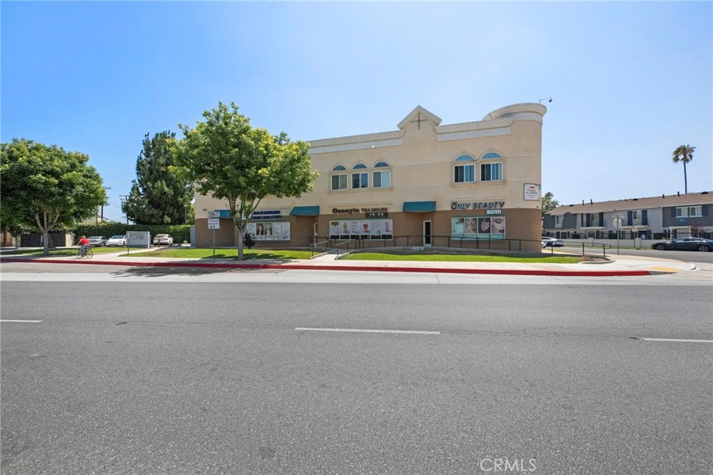 Located blocks away from the mall on a very busy intersection. Nicely remodeled office space on the Second Floor of the building with bright and open plan. Have Elevator access and Code protected door entry. Currently consists of 4 offices, one large open area with cubicles. Office is fully furnished so Future tenant may use the office furnitures if needed.