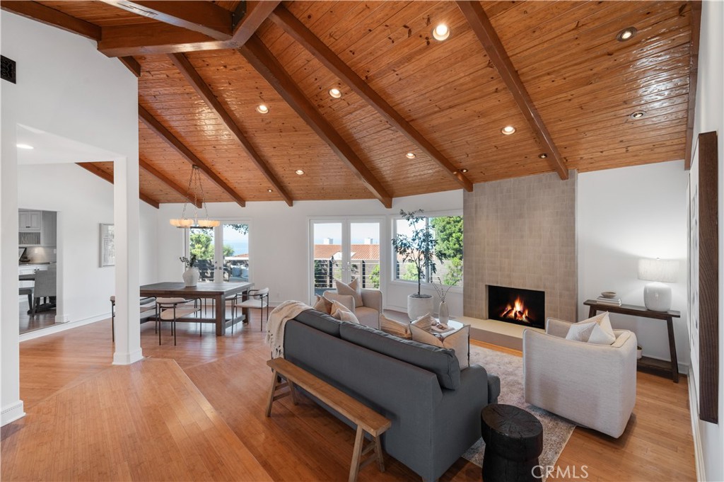 30105 Avenida Esplendida