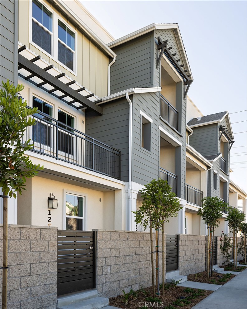 Concord Court in Compton is a vibrant new home community. Solar included townhomes featuring all-electric stainless kitchen appliances, flat panel cabinets and smart built-in technology. Lot 40 features 3 bedrooms and open kitchen.