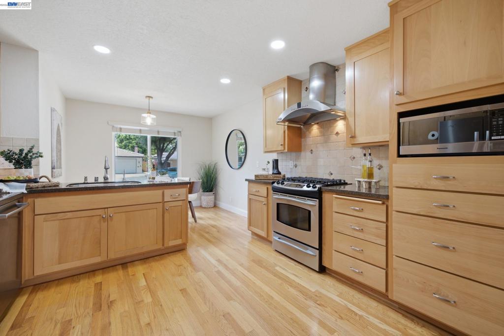 2452 Crestline