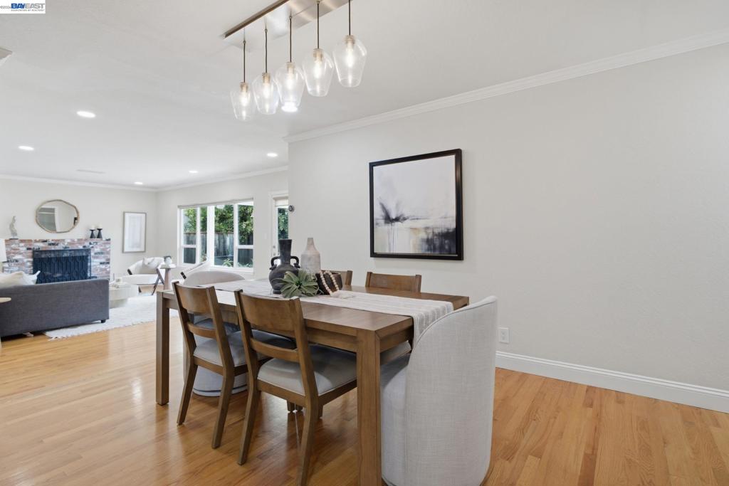 2452 Crestline