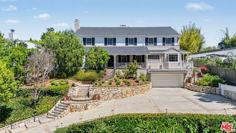 Photo of 444 Loring Avenue, Los Angeles, CA 90024 (MLS # 26717233)