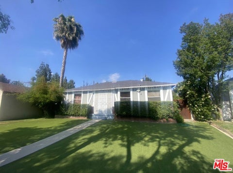 Photo of 6550 Hanna Avenue, Woodland Hills, CA 91303 (MLS # 26843165)