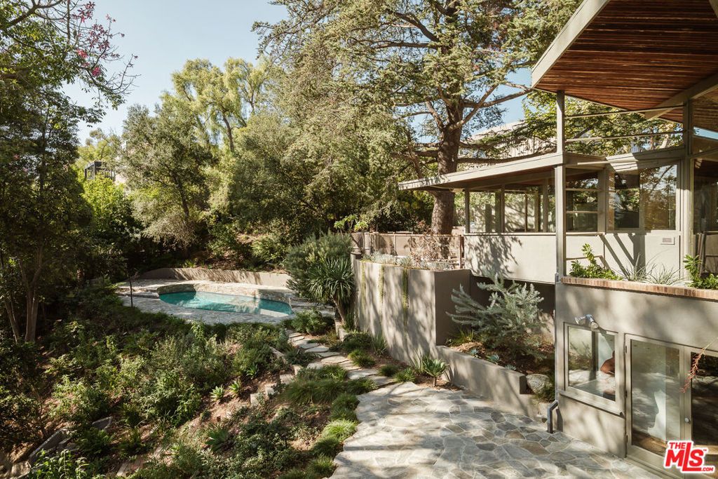 Photo of 11600 Amanda Drive, Studio City, CA 91604 (MLS # 25618125)