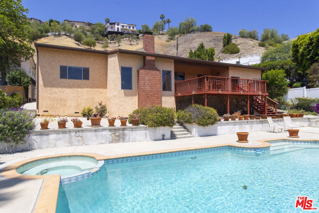 Photo of 4996 Llano Drive, Woodland Hills, CA 91364 (MLS # 25543075)