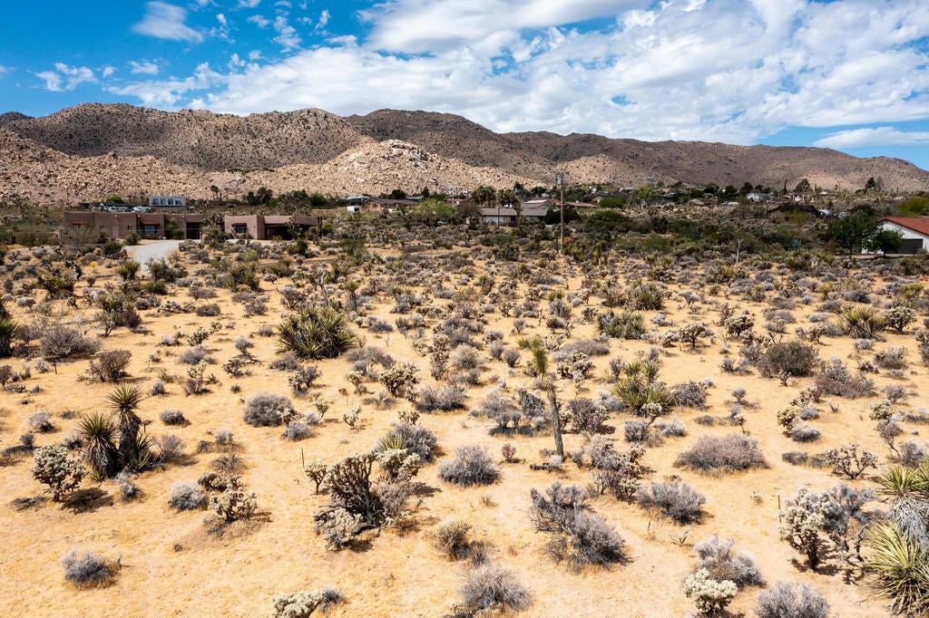 207 Onaga Trail