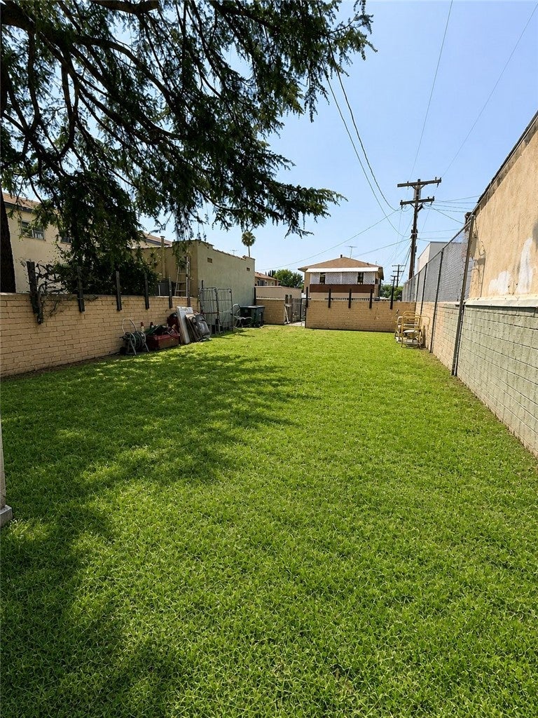 211 S Verdugo