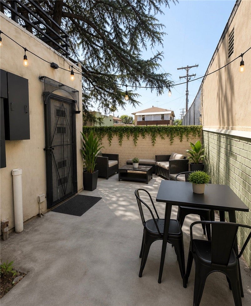 211 S Verdugo