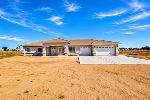 Photo of 7576 Sunset Rd, Phelan, CA 92371 (MLS # DW26059785)