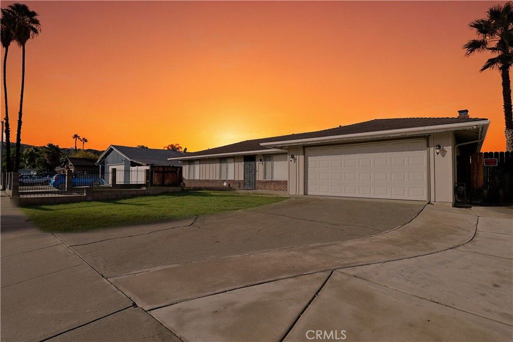 Photo of 27337 Cloudrest Way, Hemet, CA 92544 (MLS # DW25266015)