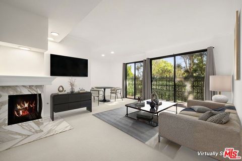 Photo of 502 San Vicente Boulevard #105, Santa Monica, CA 90402 (MLS # 26649897)