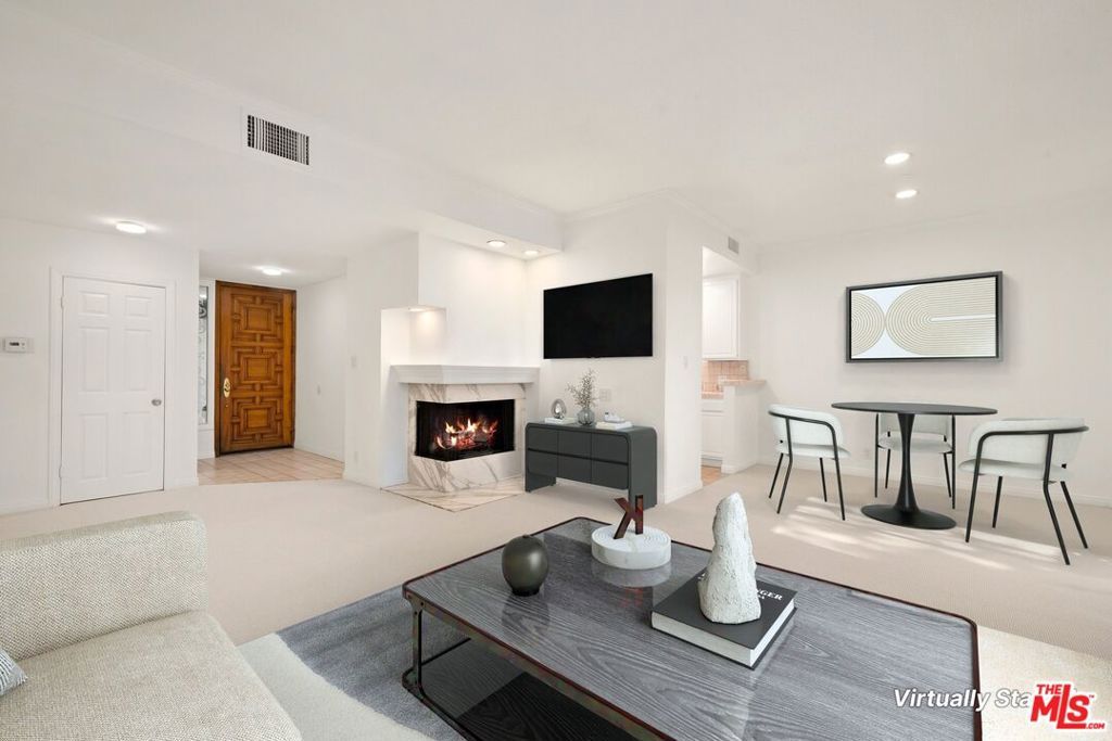 Photo of 502 San Vicente Boulevard #105, Santa Monica, CA 90402 (MLS # 26649897)