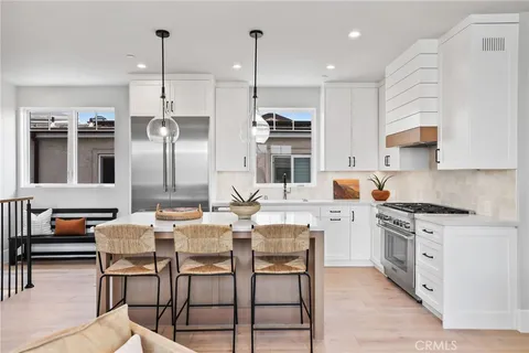 825 W Bay Avenue Unit B, Newport Beach, CA 92661 - MLS#: NP25142809