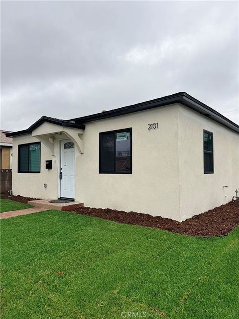 Photo of 2101 W Canton St, Long Beach, CA 90810 (MLS # SB25279205)