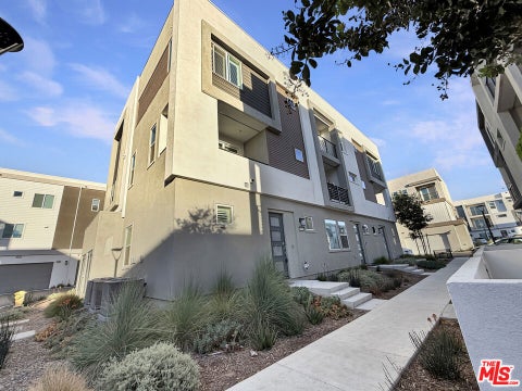 Photo of 26844 Snowmass Loop, Valencia, CA 91381 (MLS # 26105229)