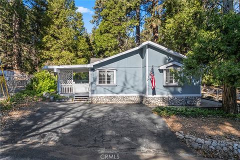 Photo of 2113 Spring Oak Dr, Running Springs, CA 92382 (MLS # IG25271119)