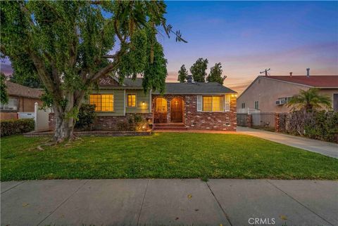 Photo of 4363 Deland Ave, Pico Rivera, CA 90660 (MLS # DW26058676)