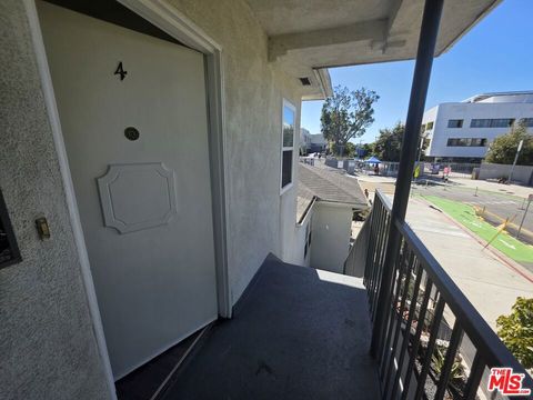 Tiny photo for 1805 7th Street #4, Santa Monica, CA 90401 (MLS # 25607201)