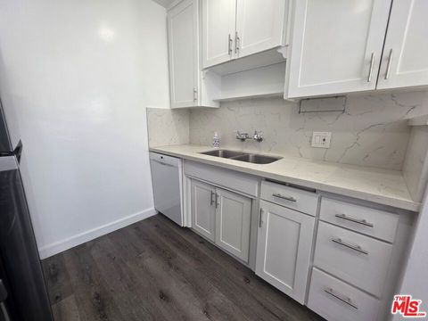 Tiny photo for 1805 7th Street #4, Santa Monica, CA 90401 (MLS # 25607201)