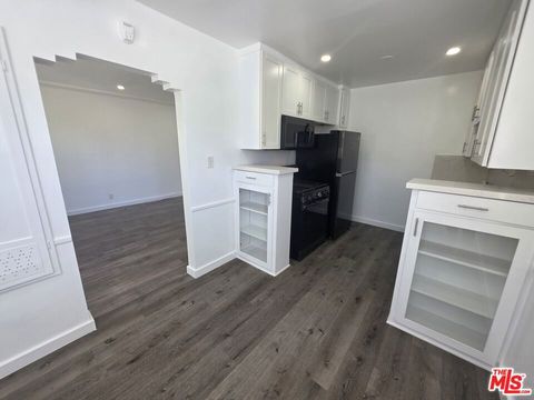 Tiny photo for 1805 7th Street #4, Santa Monica, CA 90401 (MLS # 25607201)