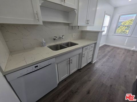 Tiny photo for 1805 7th Street #4, Santa Monica, CA 90401 (MLS # 25607201)