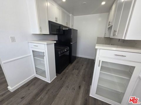 Tiny photo for 1805 7th Street #4, Santa Monica, CA 90401 (MLS # 25607201)