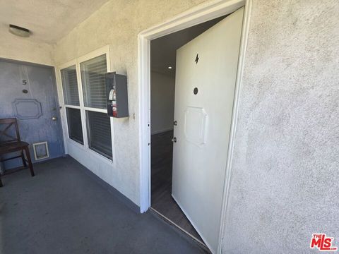 Tiny photo for 1805 7th Street #4, Santa Monica, CA 90401 (MLS # 25607201)