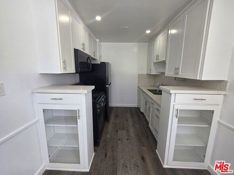 Tiny photo for 1805 7th Street #4, Santa Monica, CA 90401 (MLS # 25607201)