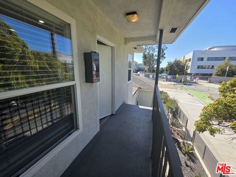 Tiny photo for 1805 7th Street #4, Santa Monica, CA 90401 (MLS # 25607201)