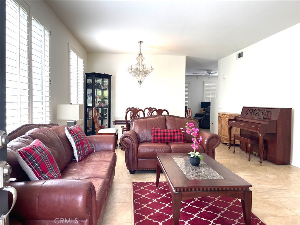 1294 S Springwood
