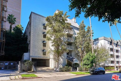 Photo of 631 S Kenmore Avenue #106, Los Angeles, CA 90005 (MLS # 25614537)