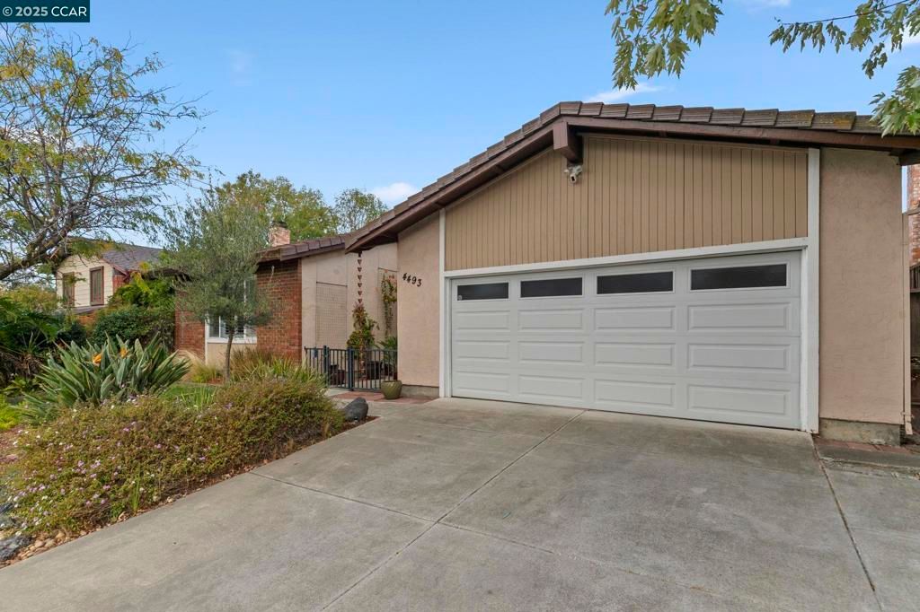 Photo of 4493 Sweet Shrub Ct Ct, Concord, CA 94521 (MLS # 41114609)