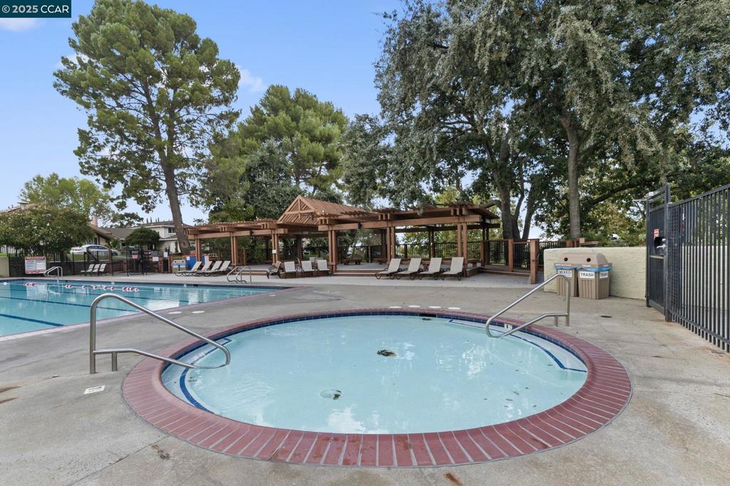 THE CROSSINGS - Residential