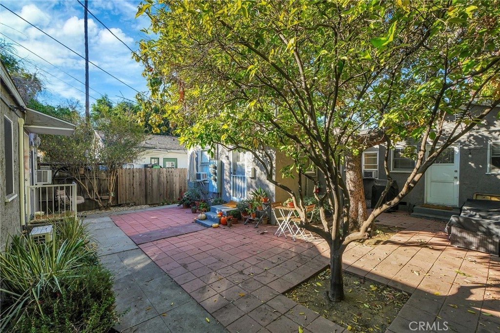 Photo of 1120 N Vista Street, West Hollywood, CA 90046 (MLS # SR26198300)