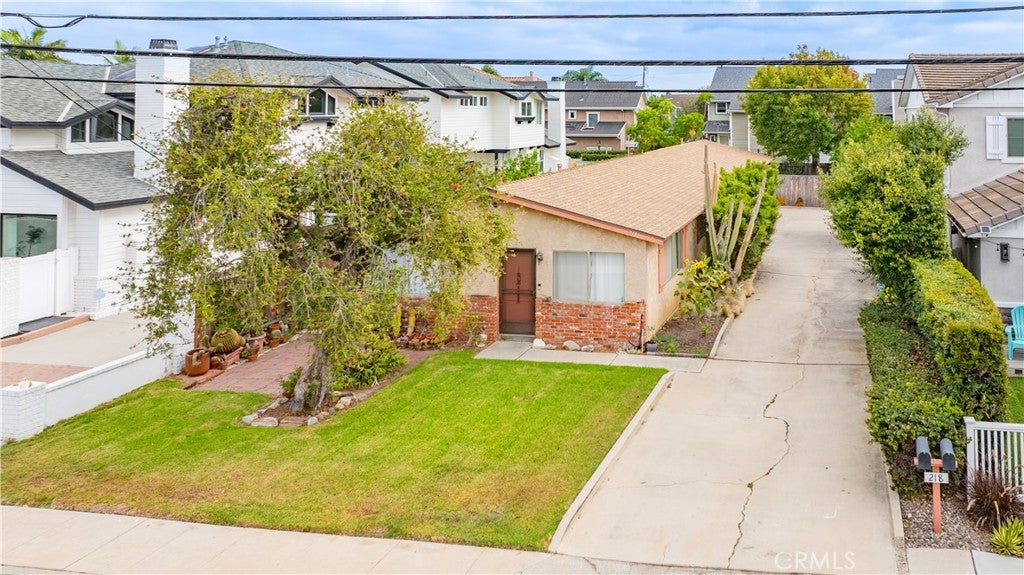 218 E 16th E