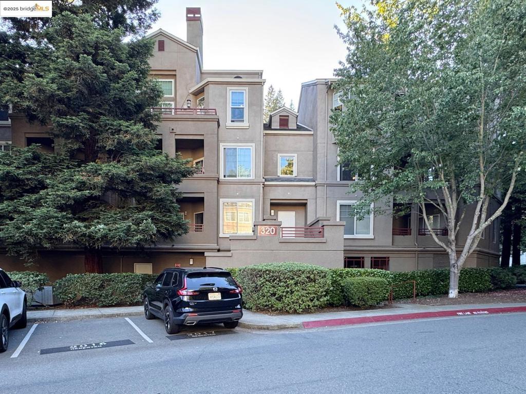 PARKWOOD CONDOS - Residential