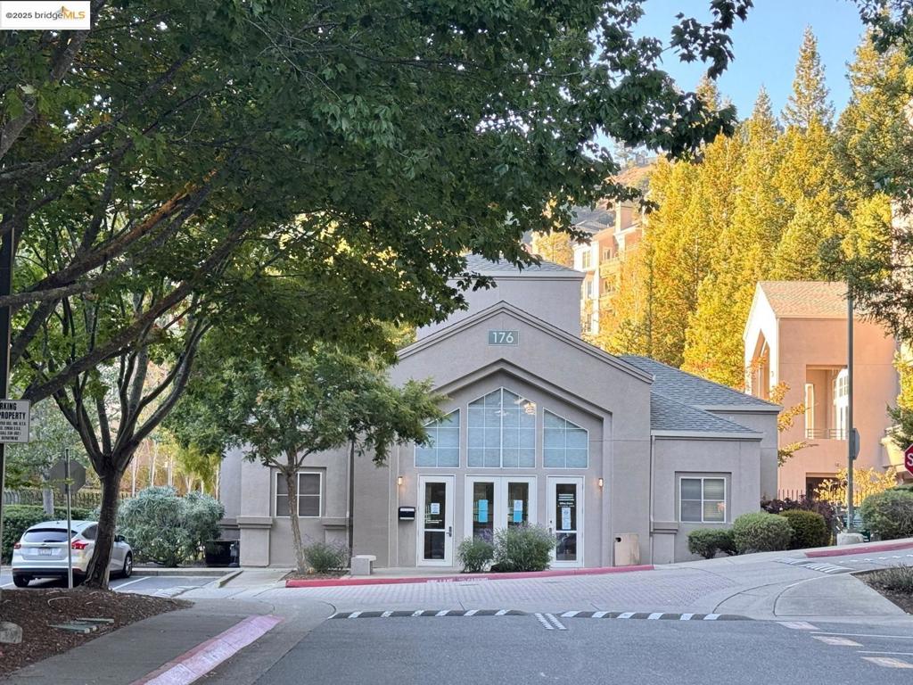 PARKWOOD CONDOS - Residential