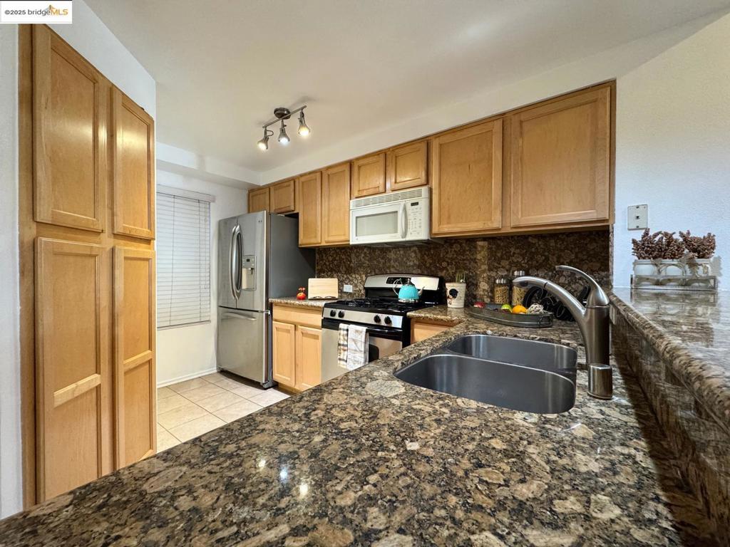 PARKWOOD CONDOS - Residential
