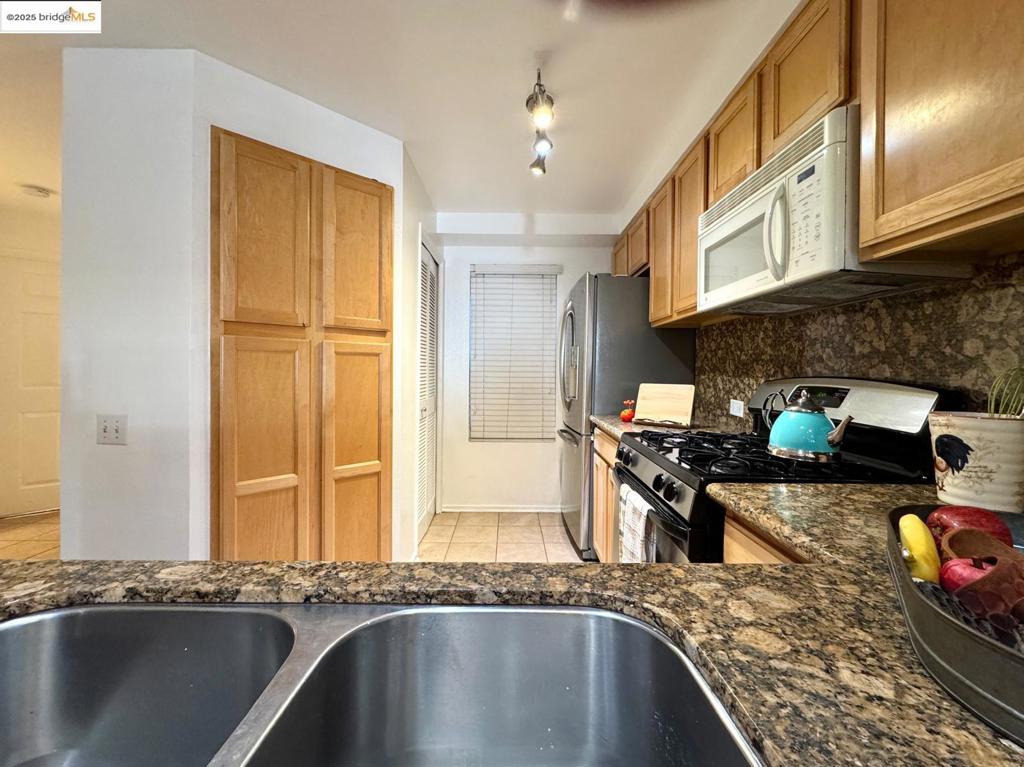 PARKWOOD CONDOS - Residential