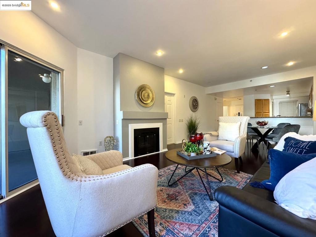 PARKWOOD CONDOS - Residential