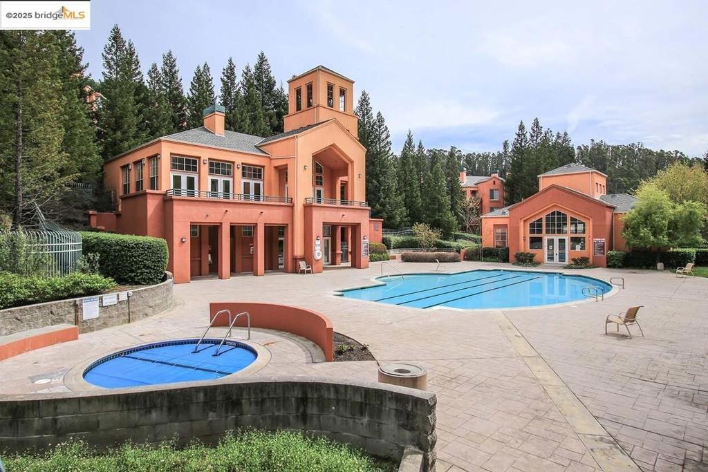 PARKWOOD CONDOS - Residential